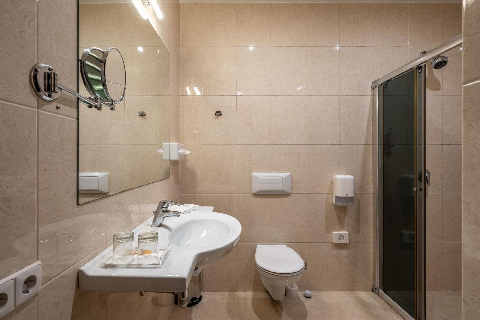 Hotel Sfinksas Kowno Zewnętrze zdjęcie