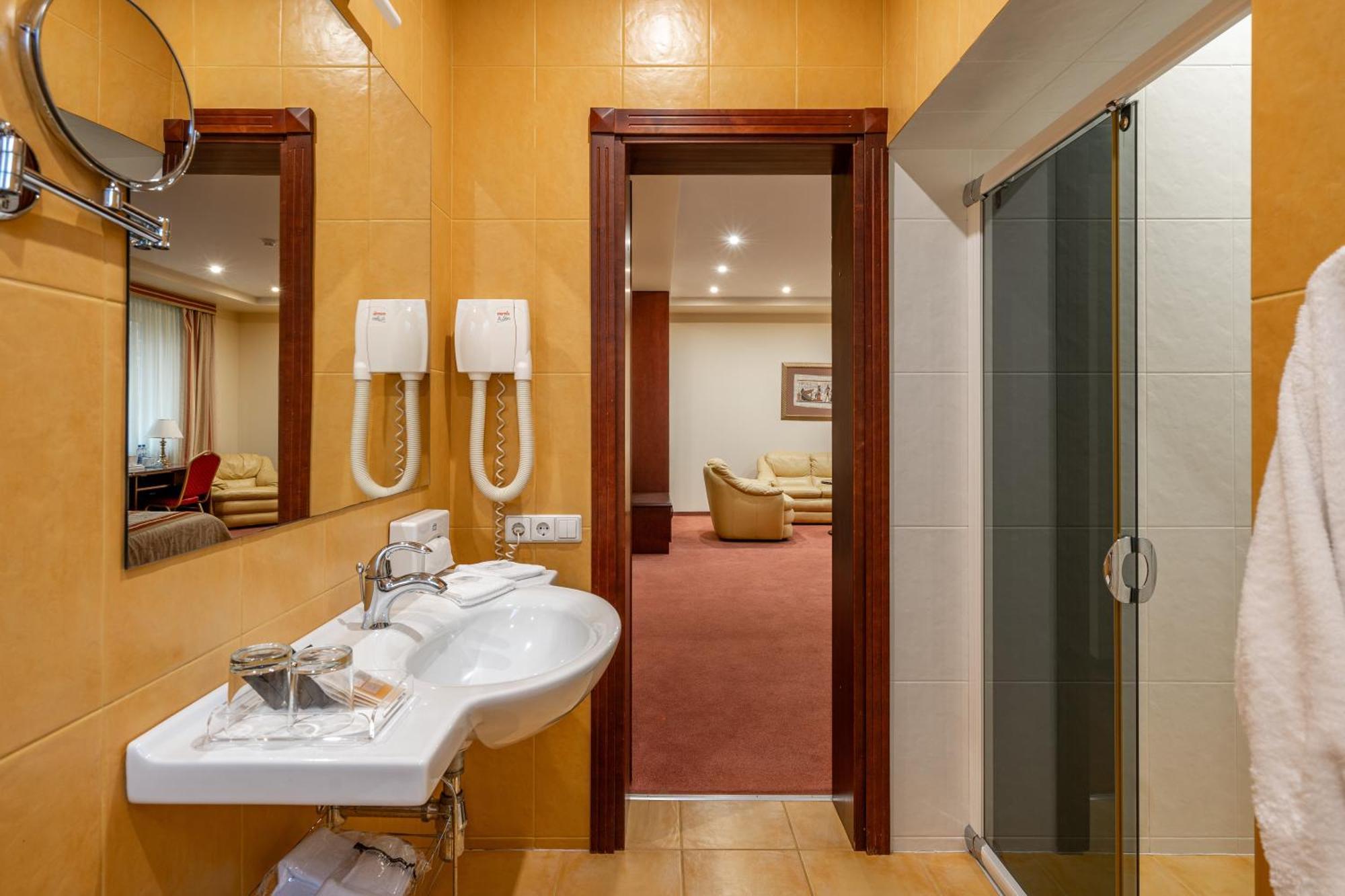 Hotel Sfinksas Kowno Zewnętrze zdjęcie
